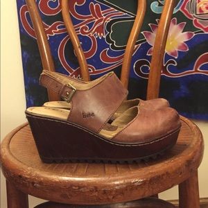 b.o.c ( born) brown wedge 7